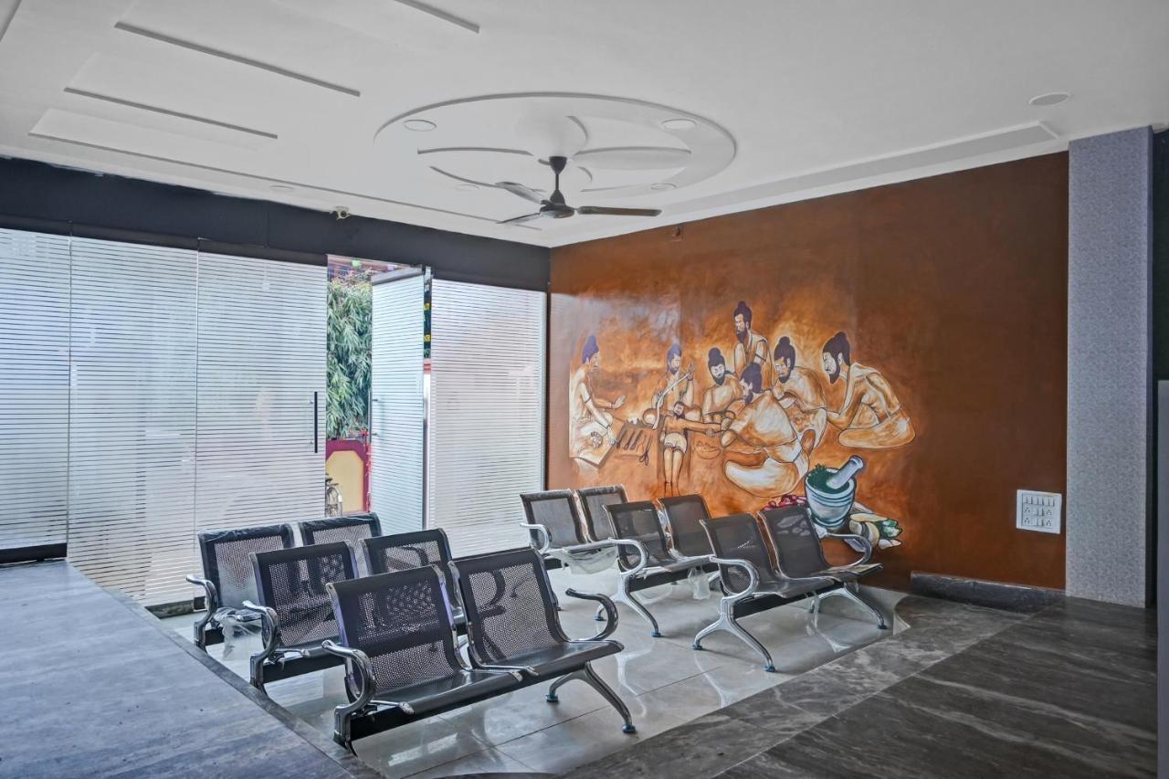 Oyo 7498 Hotel Aparajita バラナシ エクステリア 写真