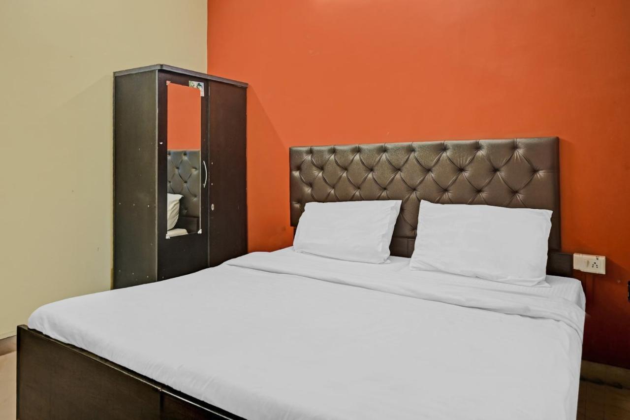 Oyo 7498 Hotel Aparajita バラナシ エクステリア 写真