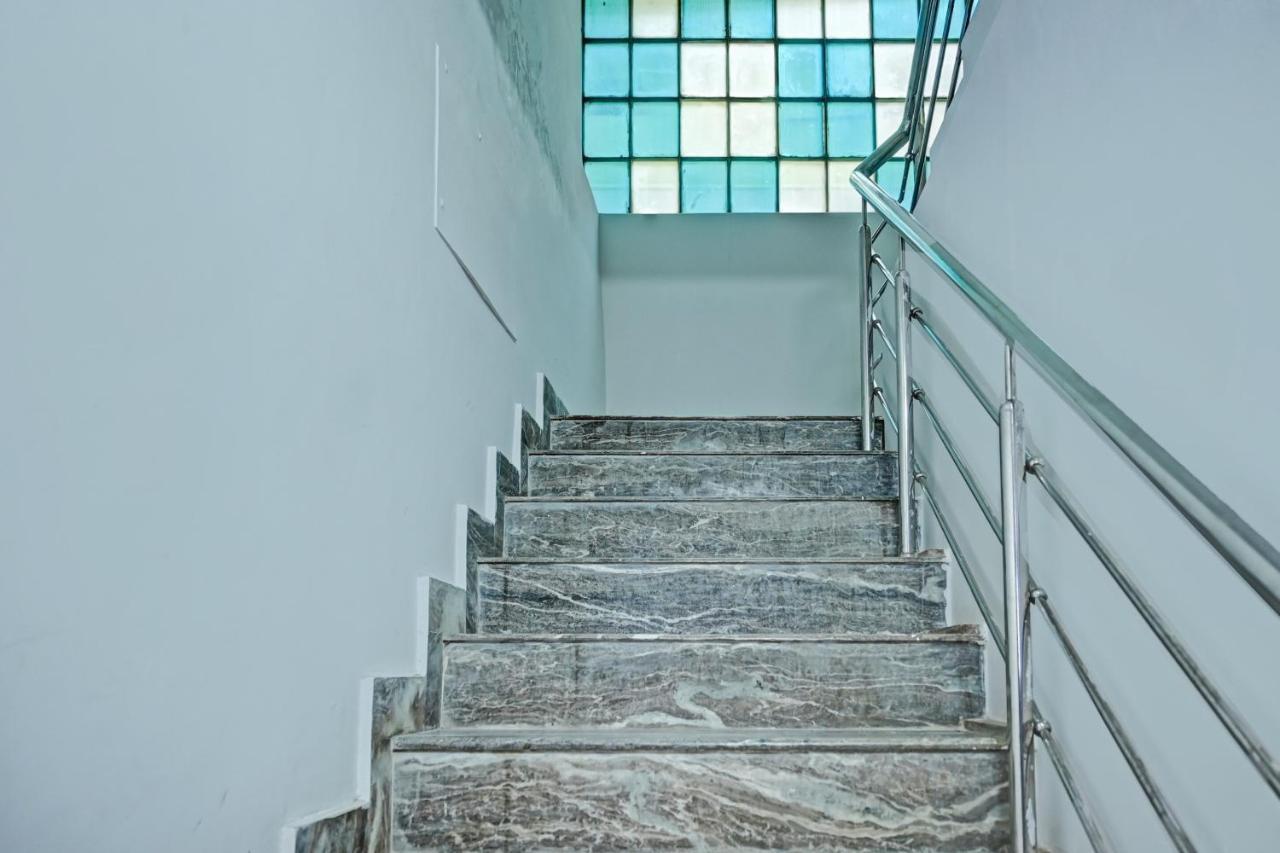 Oyo 7498 Hotel Aparajita バラナシ エクステリア 写真